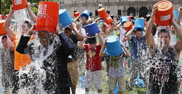 ALS Ice Bucket Challenge / Photo: Elise Amendola / AP