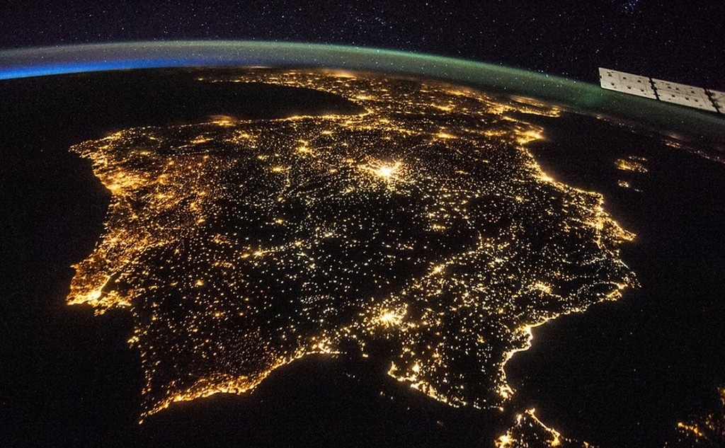 Испания и Португалия на фотоснимке из космоса ночью. Фото: NASA.