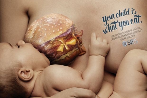 Оригинальная социальная кампания с кормящими матерями и их младенцами