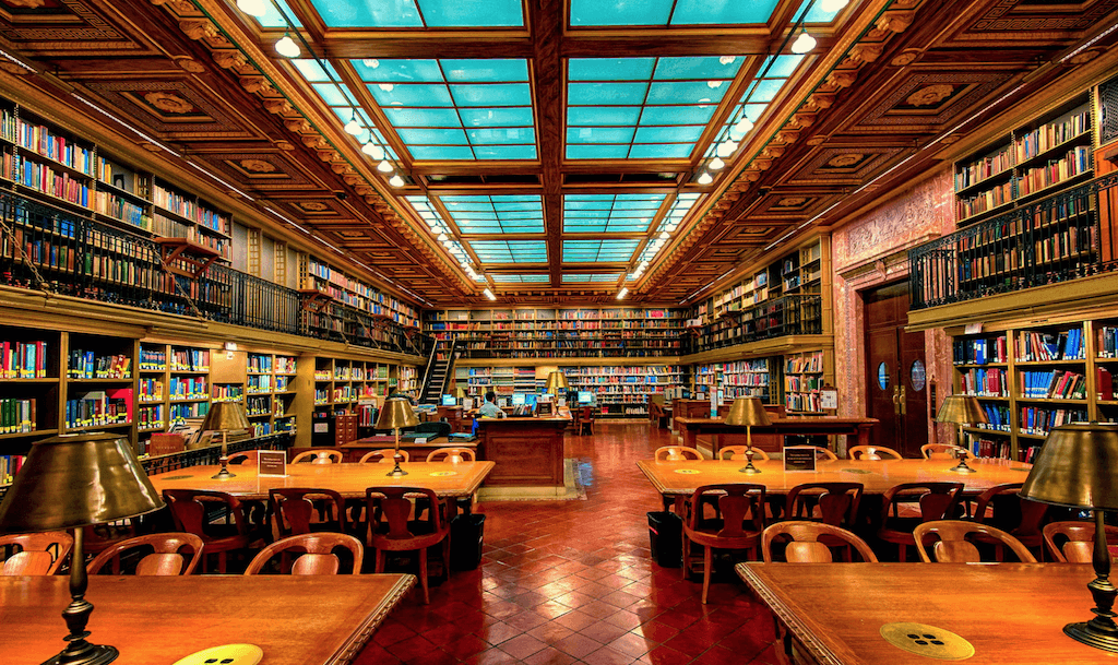 Читальный зал публичной библиотеки Нью-Йорка. Фото: Warren Weinstein. 500px. Сreative Сommons. (CC0).