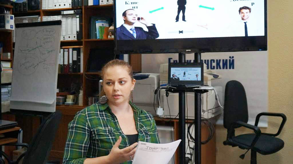 Юлия Буданова выступила с презентацией о составлении технического задания для программистов. Фото: Евгения Коновалова.