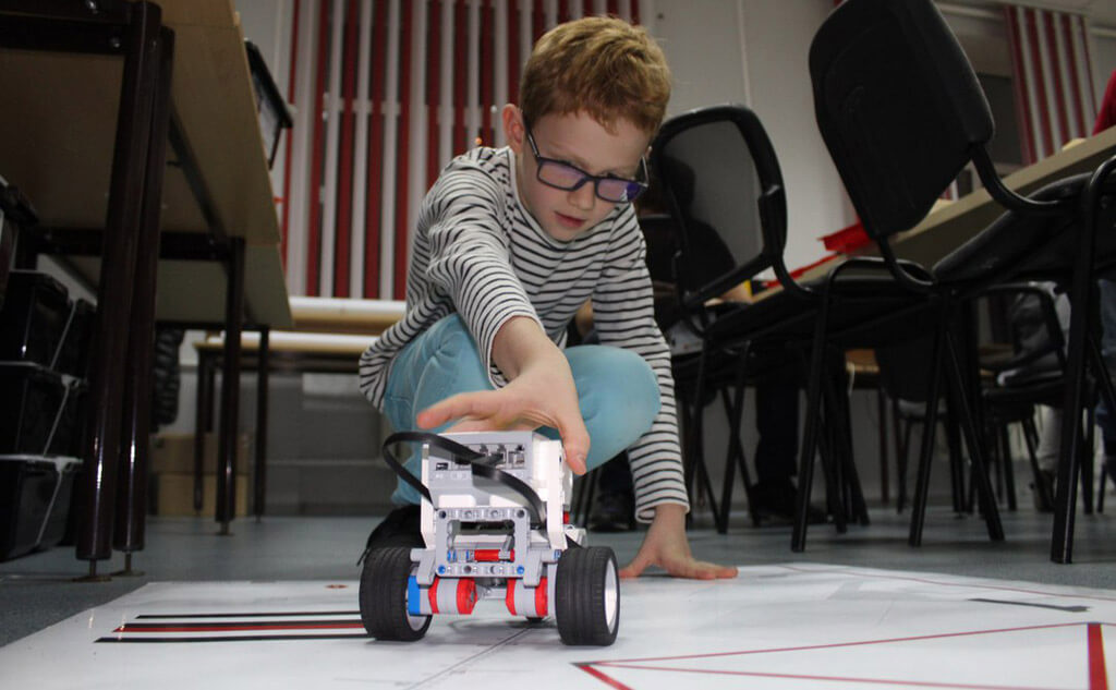 В самарском ЦМИТ школьники создают различные модели роботов. Фото предоставлено ЦМИТ.