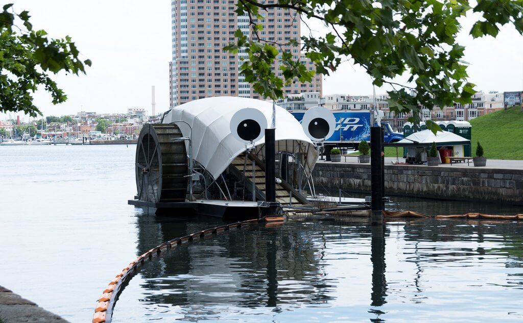 Проект защищает гавань от мусора, который спускается вниз по течению реки. Фото: Flickr Matthew Bellemare (CC BY-SA 2.0).