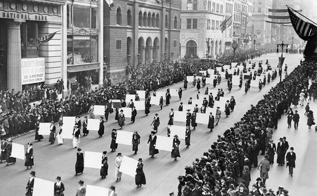 Демонстрация суфражисток в Лондоне в 1907 году. Изображение с сайта commons.wikimedia.org (СС0).