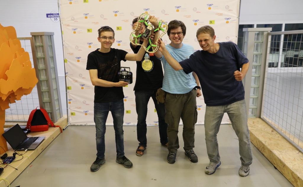 На фото: команда победителей Copter Hack. Фото предоставили организаторы мероприятия.