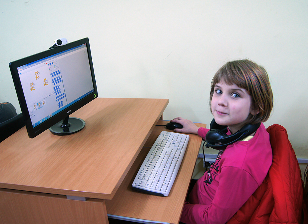 Всем участникам мастер-класса понравилось создавать героев в Scratch. Фото: Василиса Тарадымова.