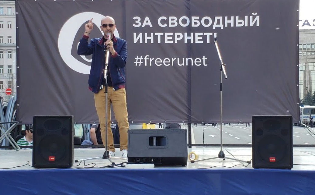 Саркис Дарбинян, Митинг за свободный Интернет в Москве, 13 мая 2018 г. Изображение из youtube-канала sotavision