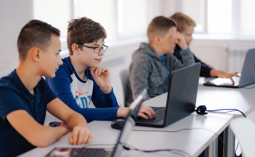 НКО проведут мероприятия, вдохновляющие молодое поколение на изучение программирования. Фото предоставлено центром «Познание».