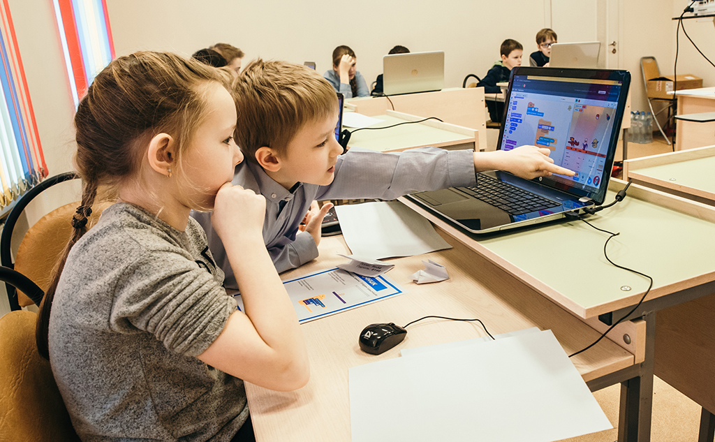 Олимпиада среди младших школьников по парному программированию на Scratch, Санкт-Петербург. Фото: БФ «Айкью Опшн»