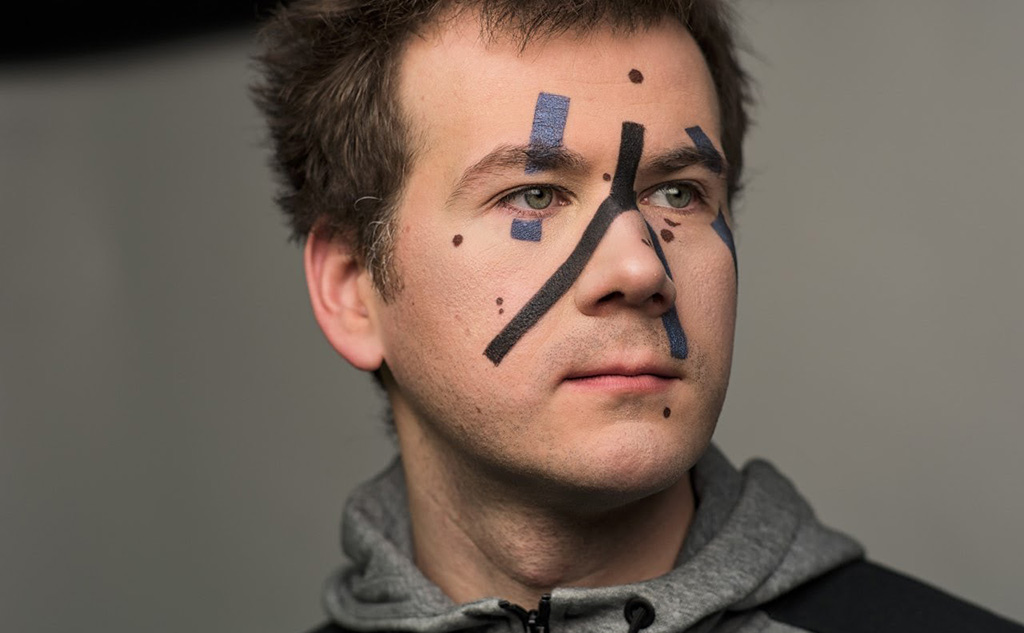 Один из вариантов  макияжа для защиты от распознавания лиц, который предложил  Григорий Бакунов. Фото: habr.com