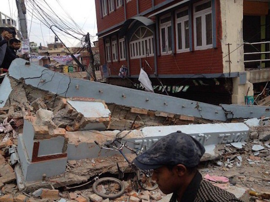 Землетрясение в Непале: как мир собирал помощь, а Facebook и Apple запустили систему пожертвований